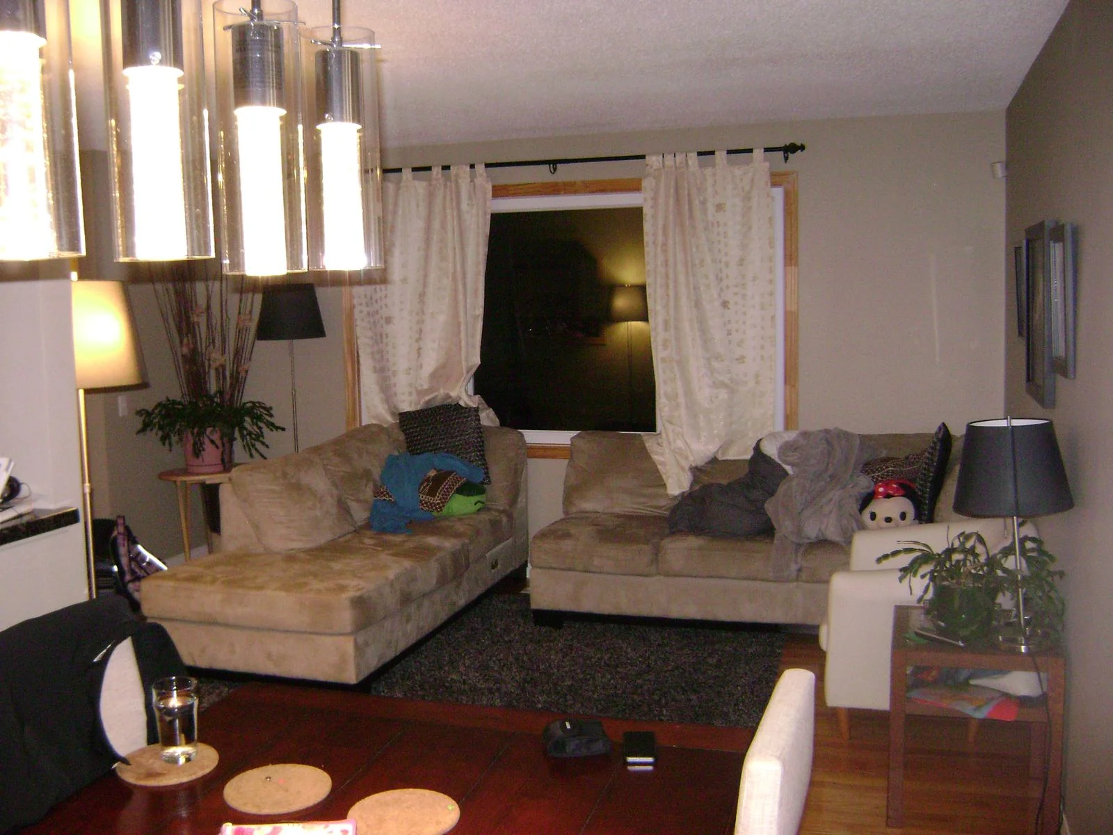 Living room before renovation
