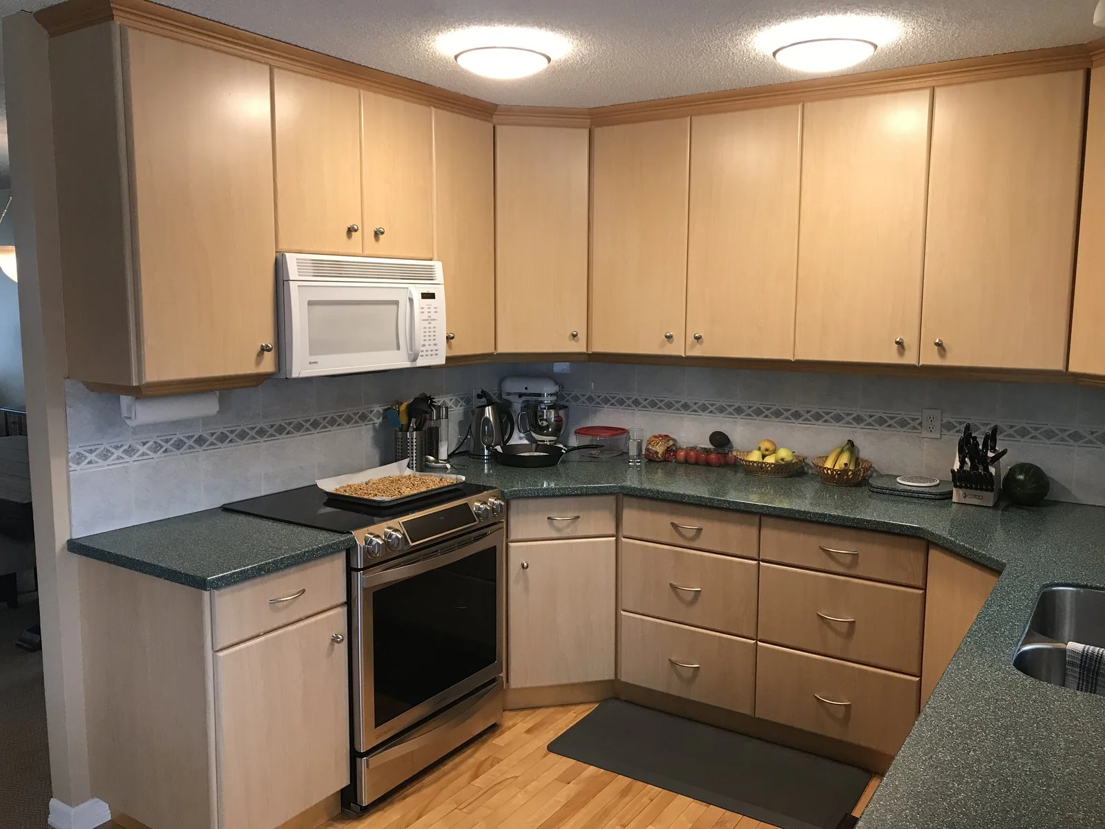 Original range wall with a microwave hood above
