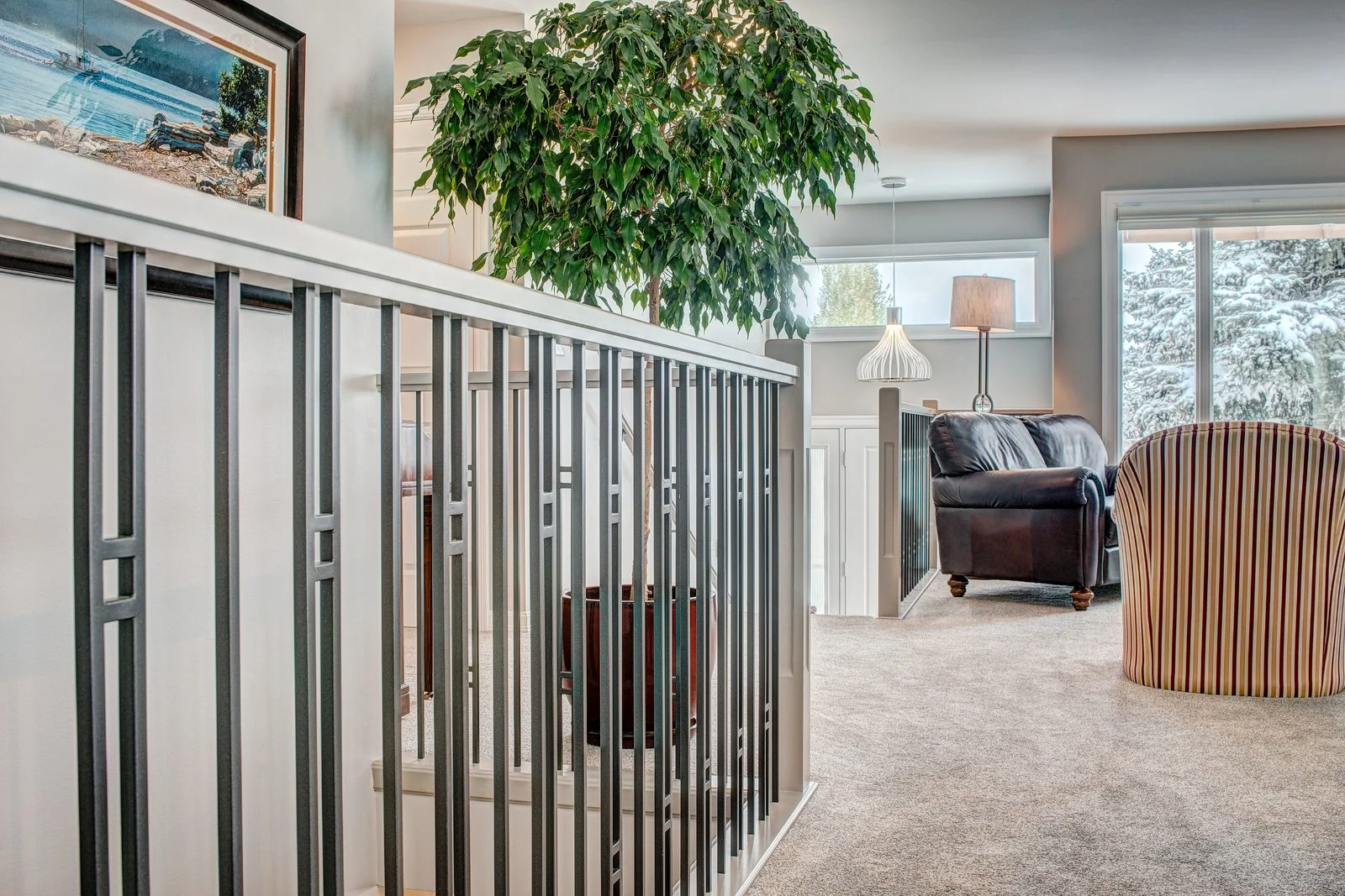 Landing railing in painted wood with dark metal spindles