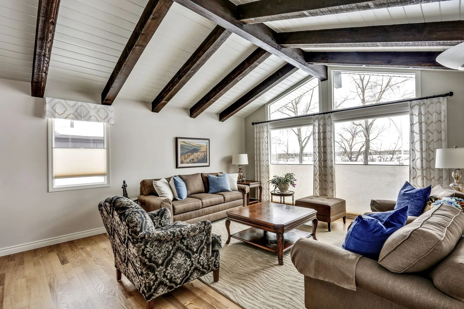 Parkland, Calgary. Living room with exposed beams and wide windows