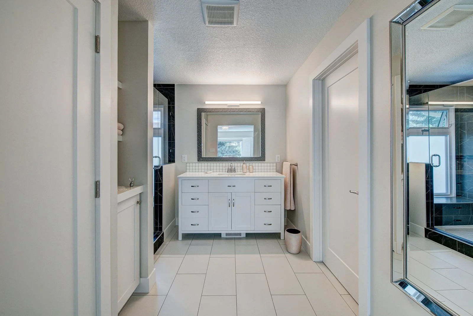 Ensuite with a tiled shower and vanity